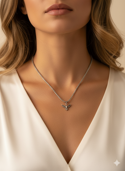 Güvercin Charm Kolye – Gümüş Kutu Zincir, Minimalist